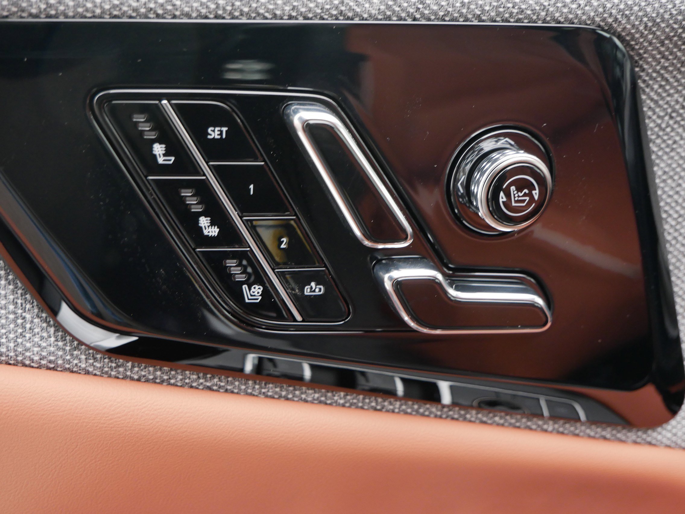 New 2026 Cadillac Optiq Luxury 2 w/ LPO, Floor Liner Package image 17