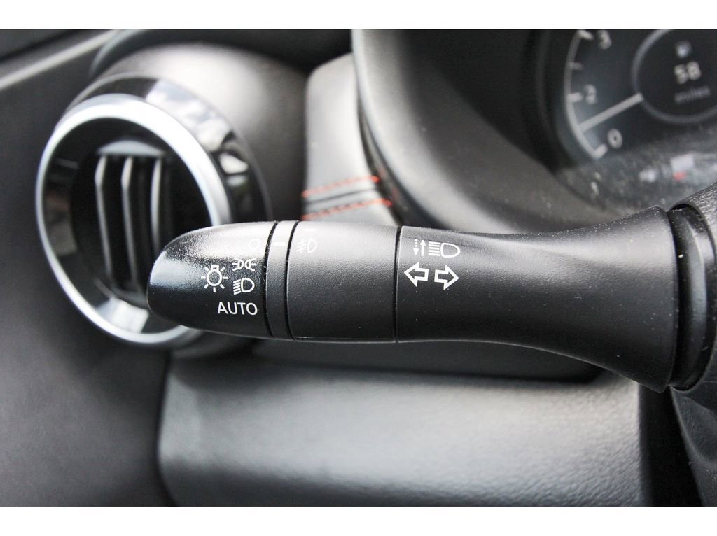 Used 2023 Nissan Kicks SR image 17