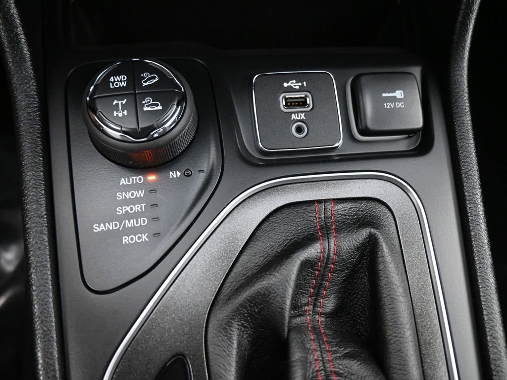 Used 2022 Jeep Cherokee Trailhawk image 13