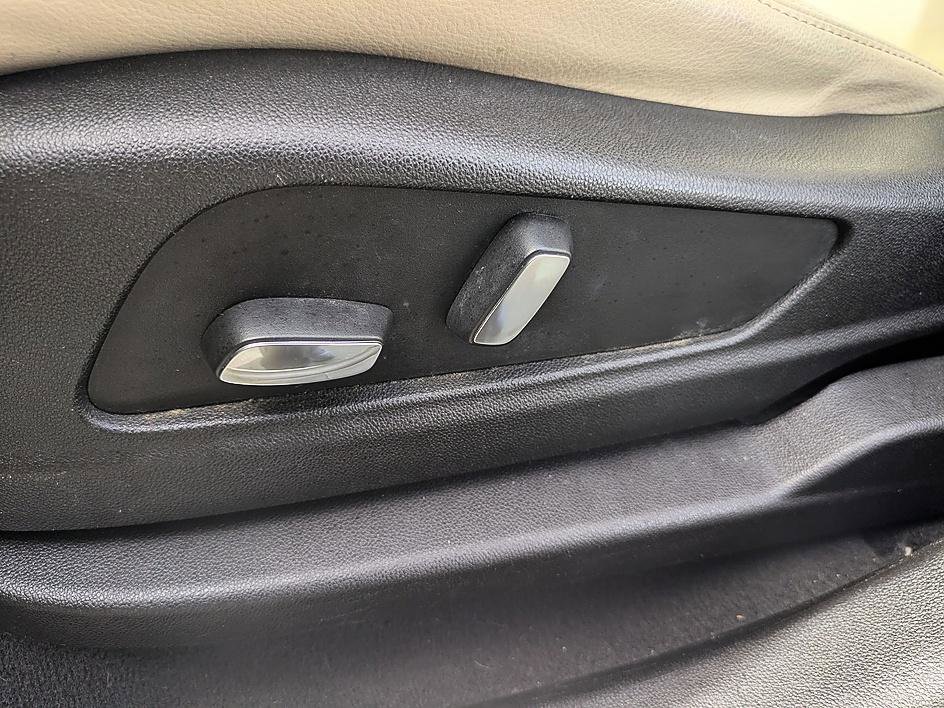 Used 2017 Cadillac XT5 FWD image 12