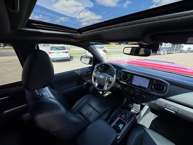 Used 2021 Toyota Tacoma TRD Sport AWD/4WD image 25