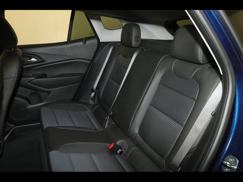 Certified 2024 Chevrolet Trax LT w/ Driver Confidence Package FWD image 26