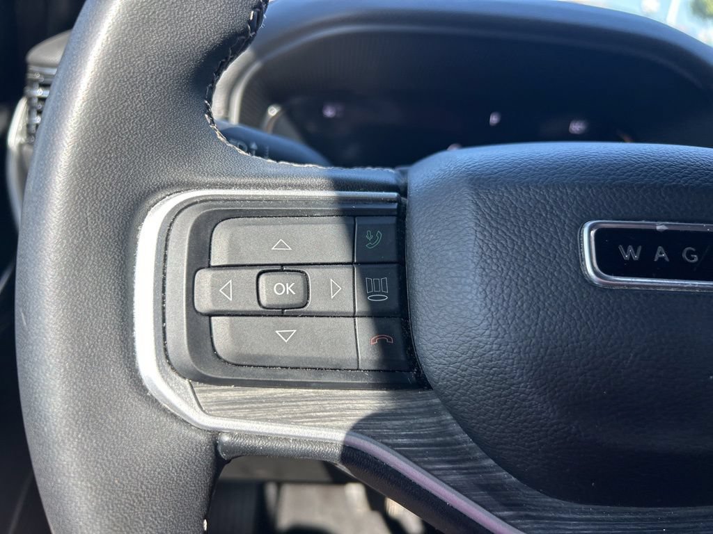 Used 2023 Jeep Wagoneer L Series II AWD/4WD image 17