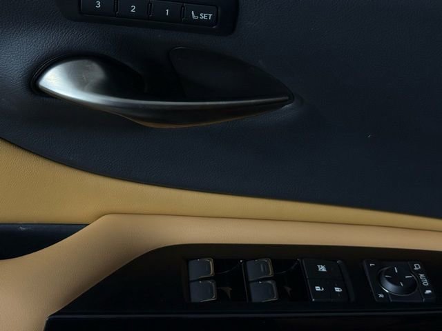 Certified 2022 Lexus ES 300h w/ Premium Package image 19