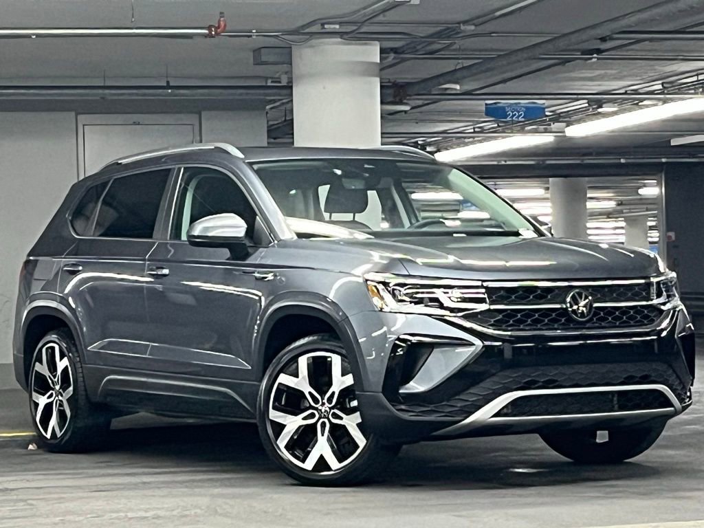 Used 2023 Volkswagen Taos SEL image 2