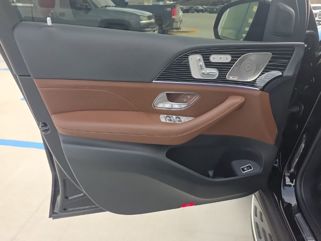 Used 2025 Mercedes-Benz GLS 450 4MATIC image 44