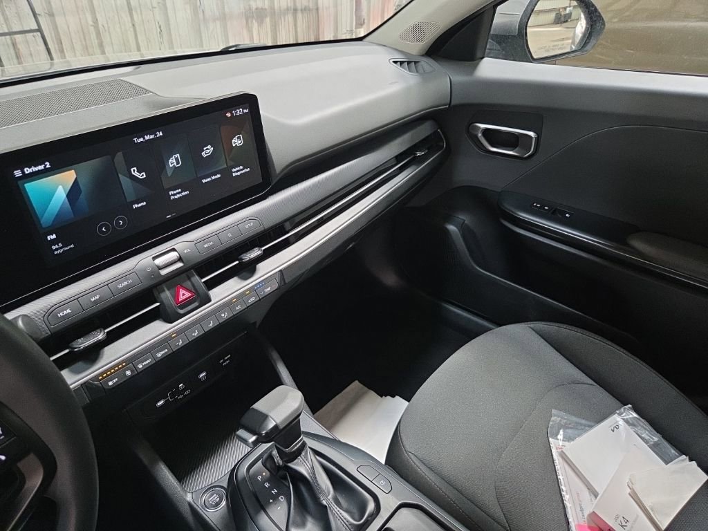 Used 2025 Kia K4 LXS image 3