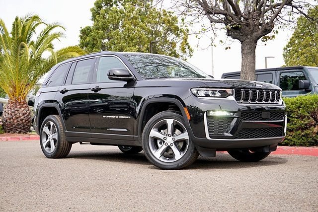 New 2026 Jeep Grand Cherokee Limited AWD/4WD image 2
