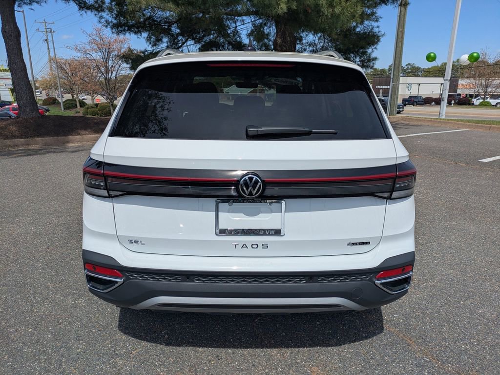 Certified 2025 Volkswagen Taos SEL image 5