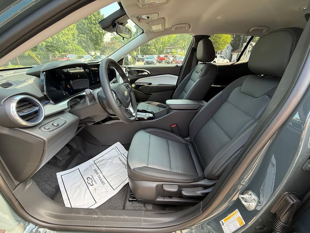 New 2026 Chevrolet Trax LT w/ LT Convenience Package FWD image 17