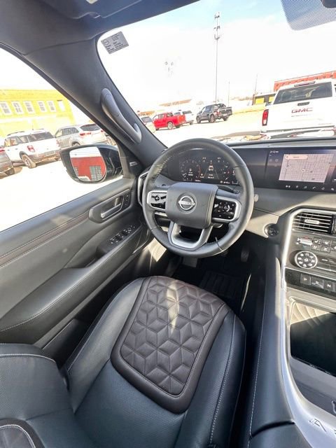 Certified 2025 Nissan Armada Platinum image 30