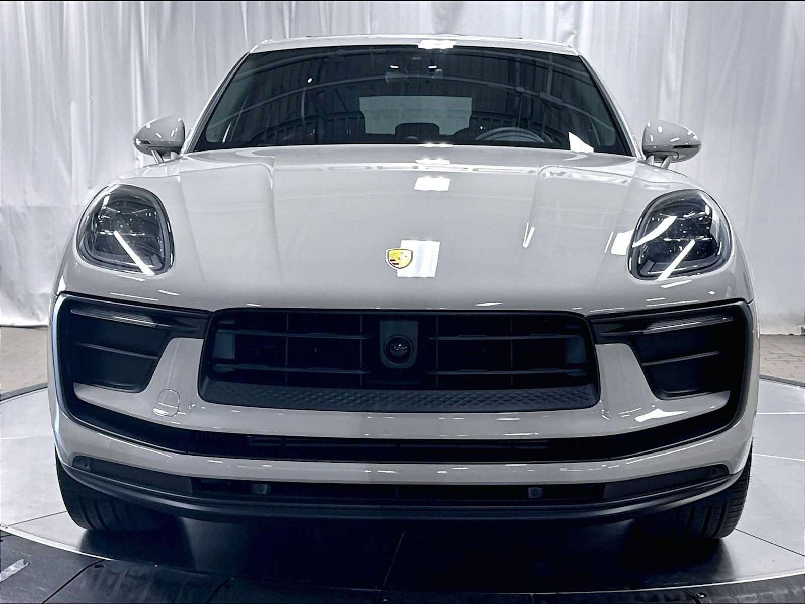 Used 2025 Porsche Macan AWD/4WD image 12