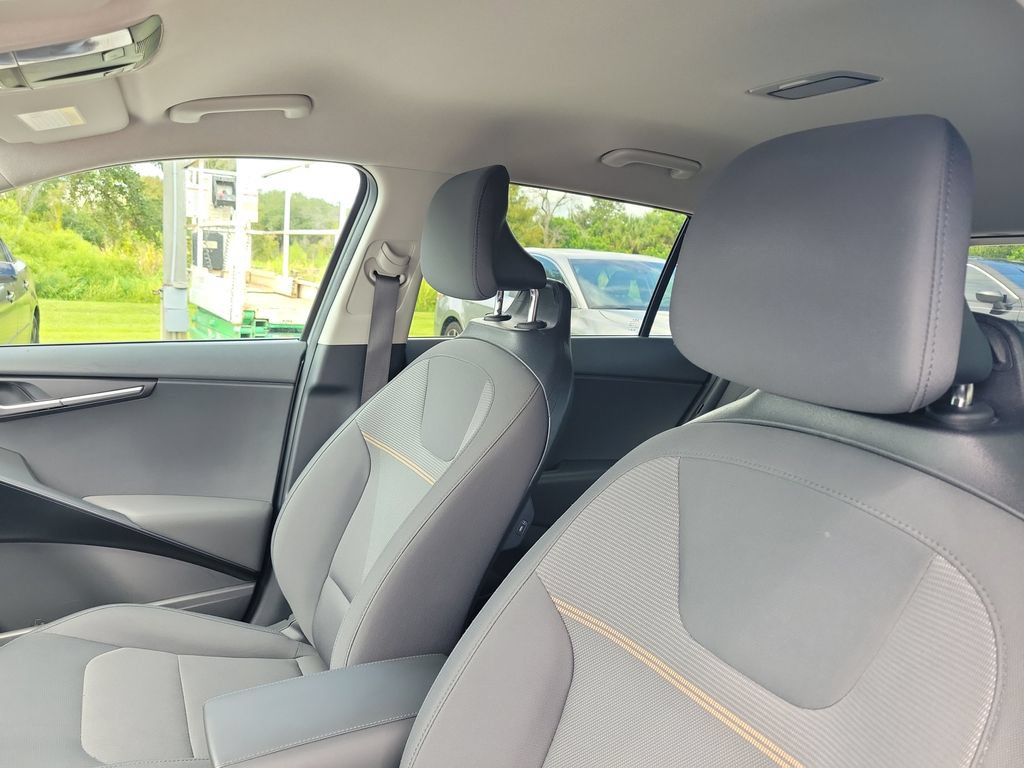 Certified 2025 Kia Niro LX FWD image 21