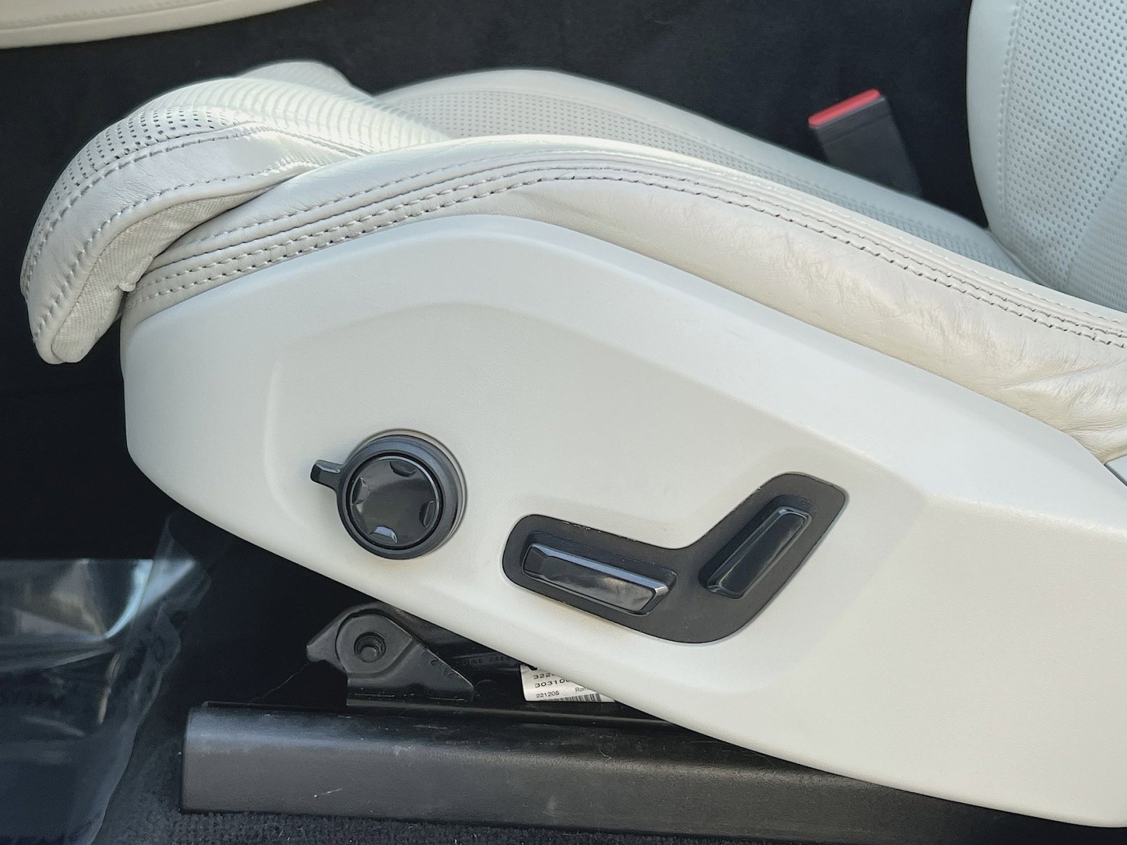 Certified 2023 Volvo XC90 B6 Ultimate w/ Protection Package image 14