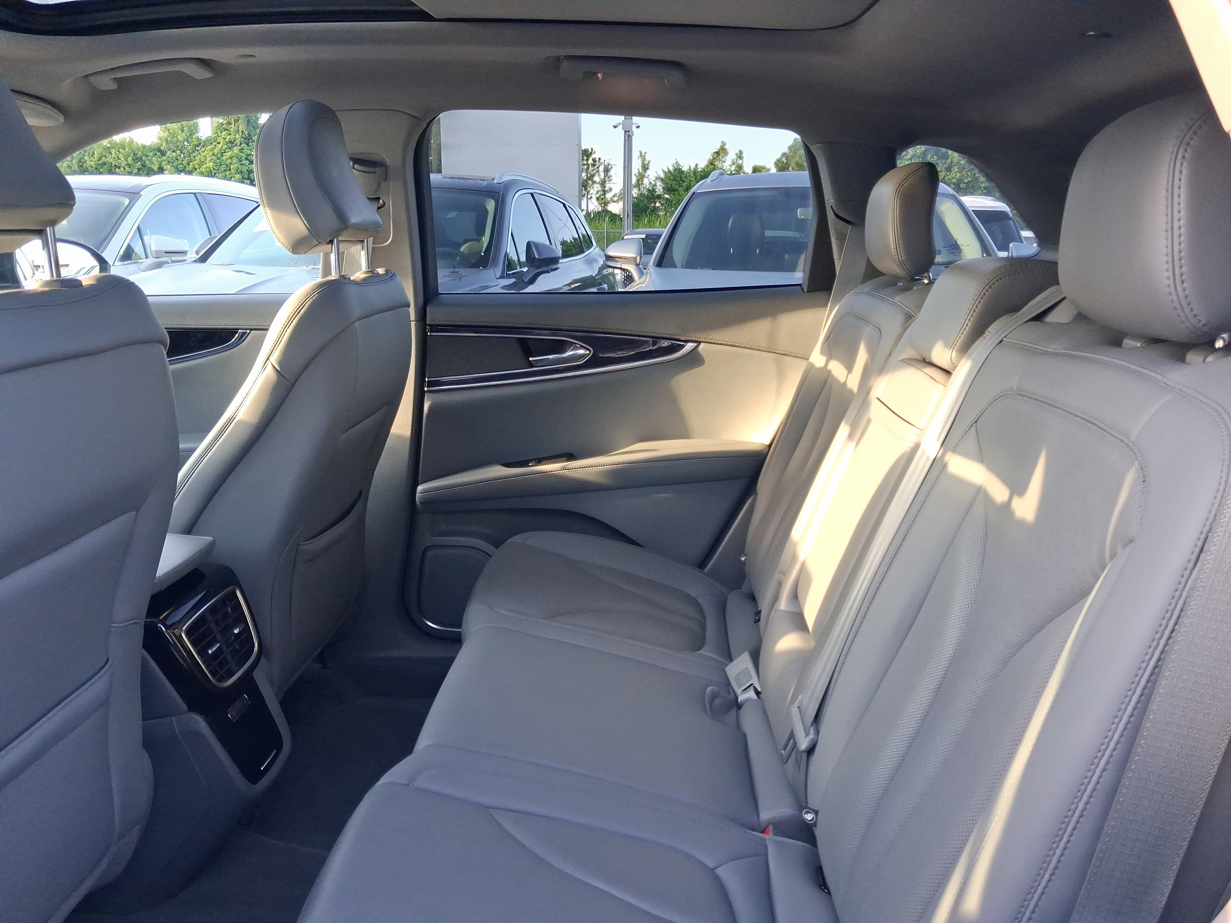 Used 2022 Lincoln Nautilus Reserve FWD image 6
