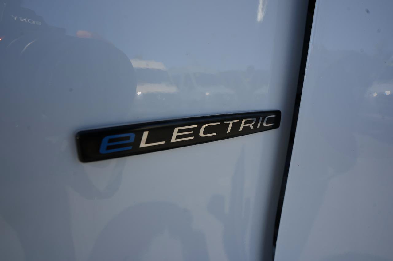 New 2025 Mercedes-Benz eSprinter 170 Cargo image 20