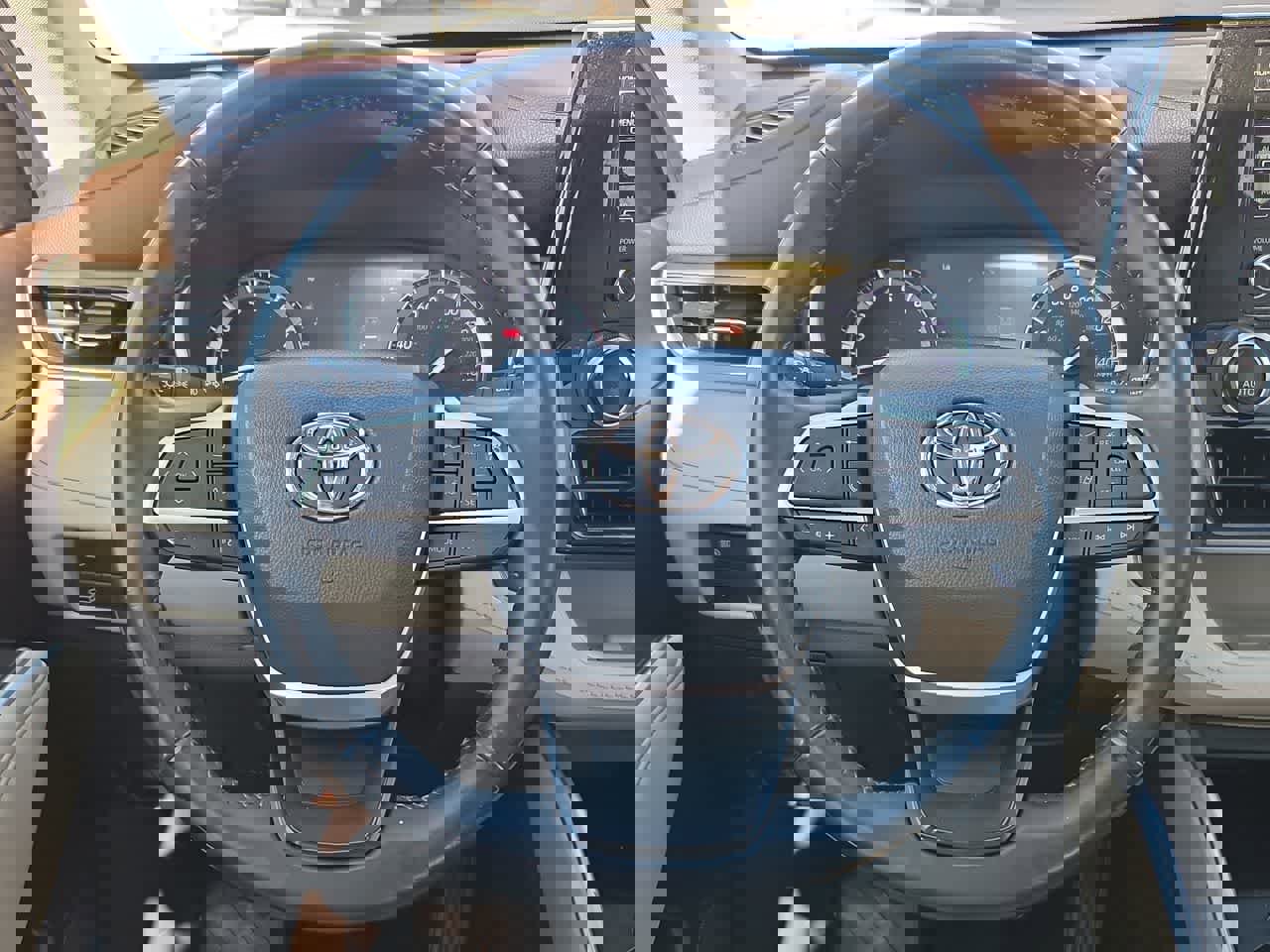 Used 2022 Toyota Highlander XLE image 19