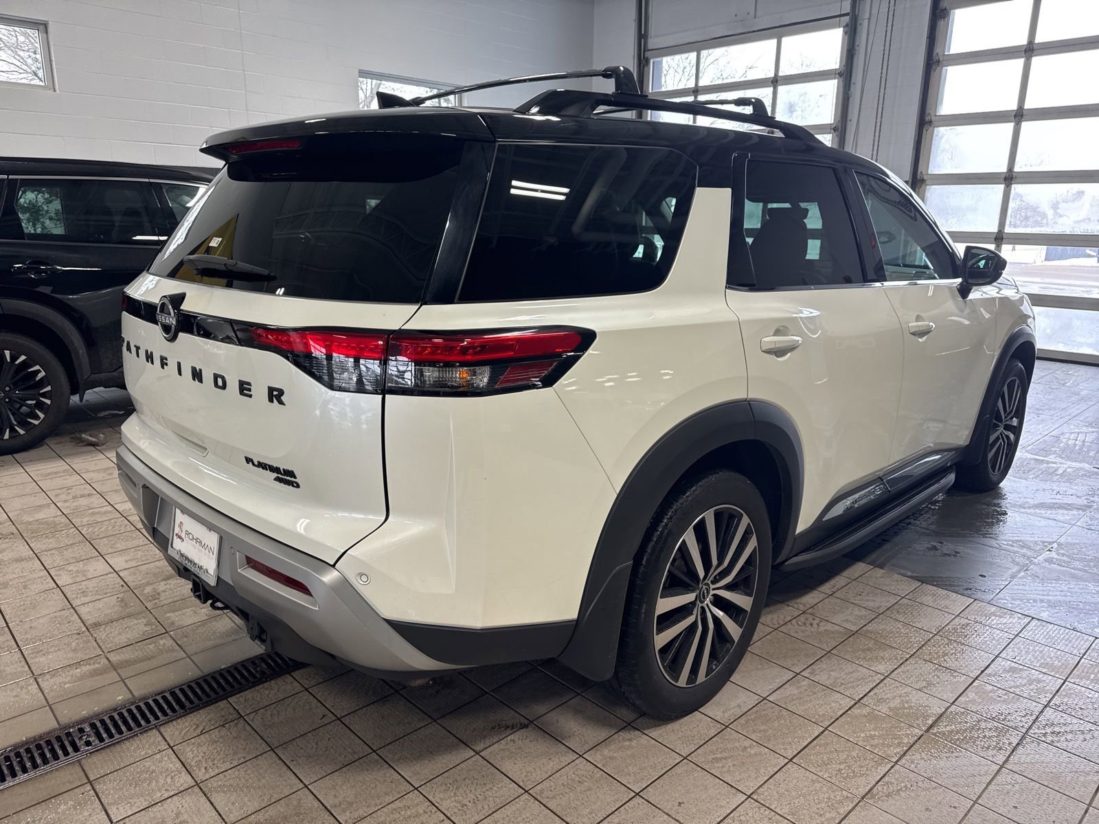 Certified 2024 Nissan Pathfinder Platinum w/ Lighting Package (N93) image 13