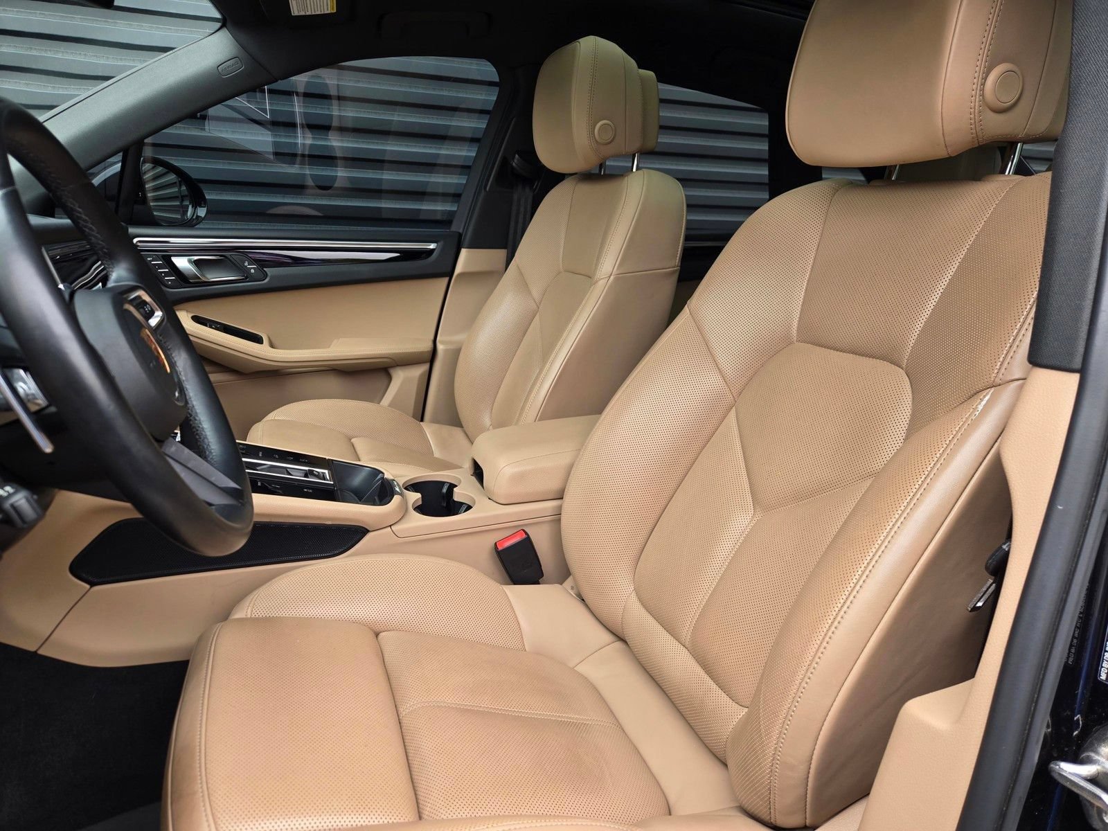 Certified 2024 Porsche Macan S AWD/4WD image 6