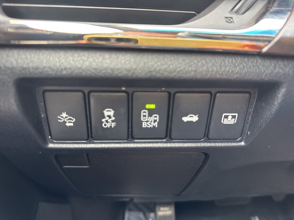 Used 2016 Toyota Avalon Limited image 36