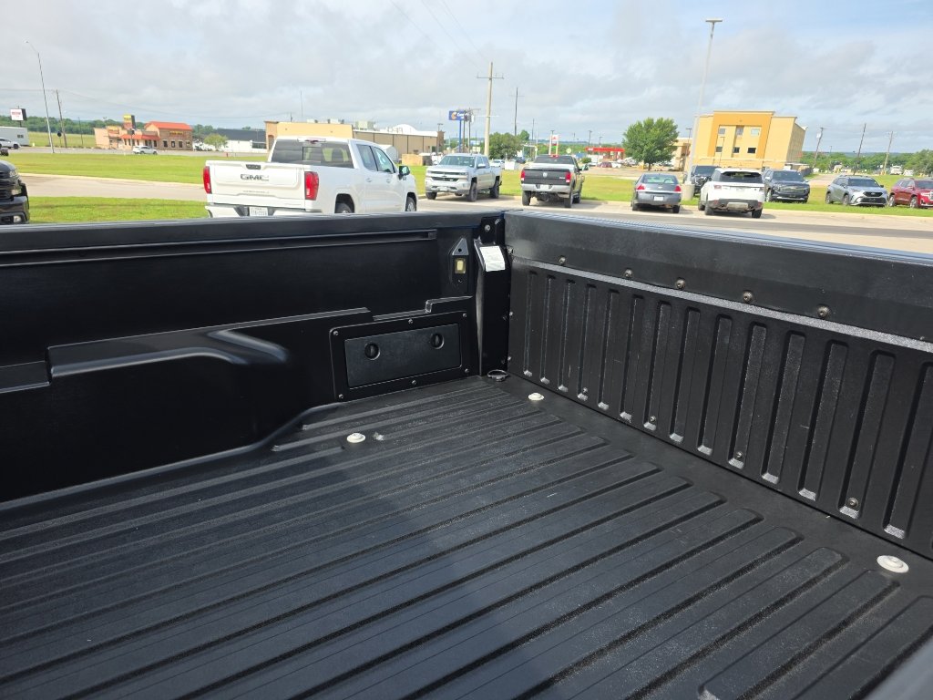 Used 2018 Toyota Tacoma SR5 RWD image 16