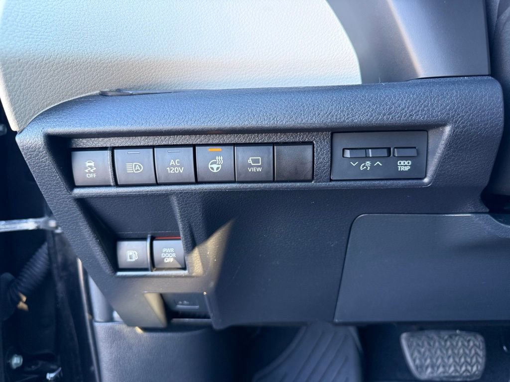 Used 2022 Toyota Sienna Platinum image 23