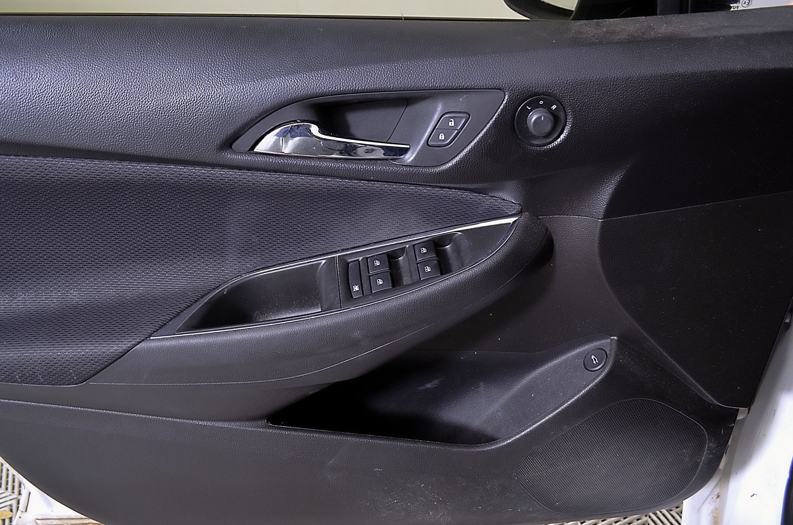 Used 2018 Chevrolet Cruze LS FWD image 18