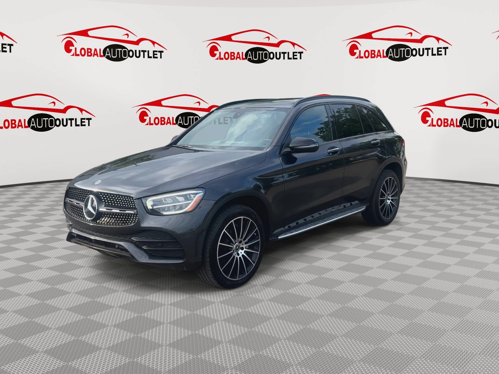 Used 2021 Mercedes-Benz GLC 300 w/ AMG Line image 4