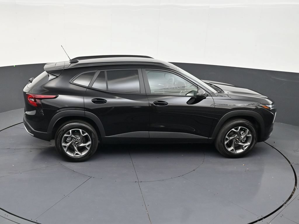 Used 2025 Chevrolet Trax LT w/ Driver Confidence Package FWD image 14