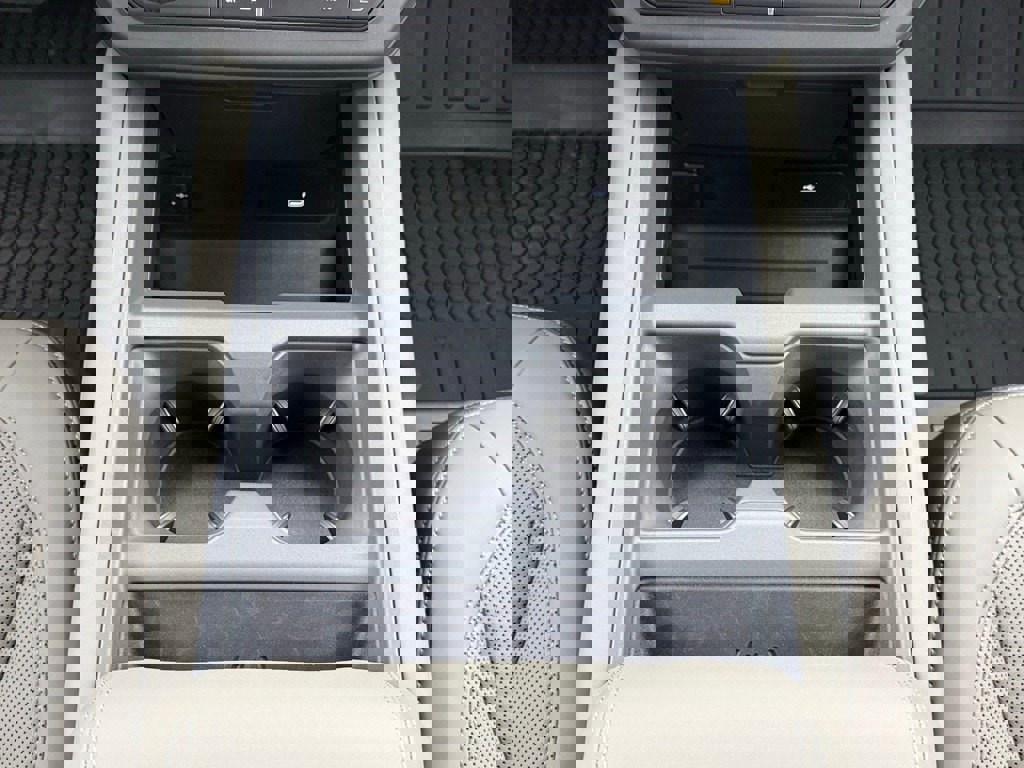 New 2026 Land Rover Defender 110 X-Dynamic SE image 22