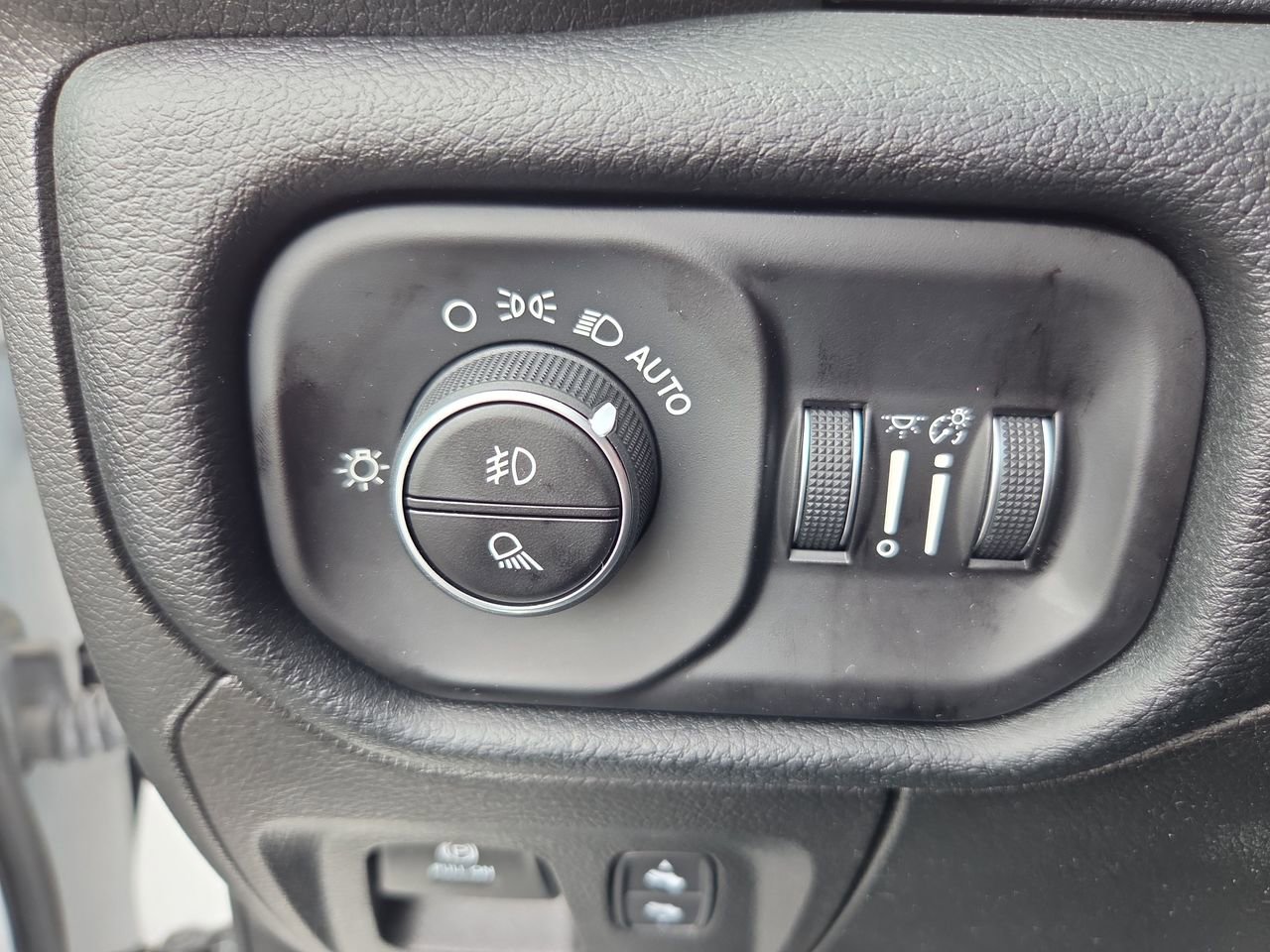 Used 2022 RAM 1500 Laramie RWD image 32