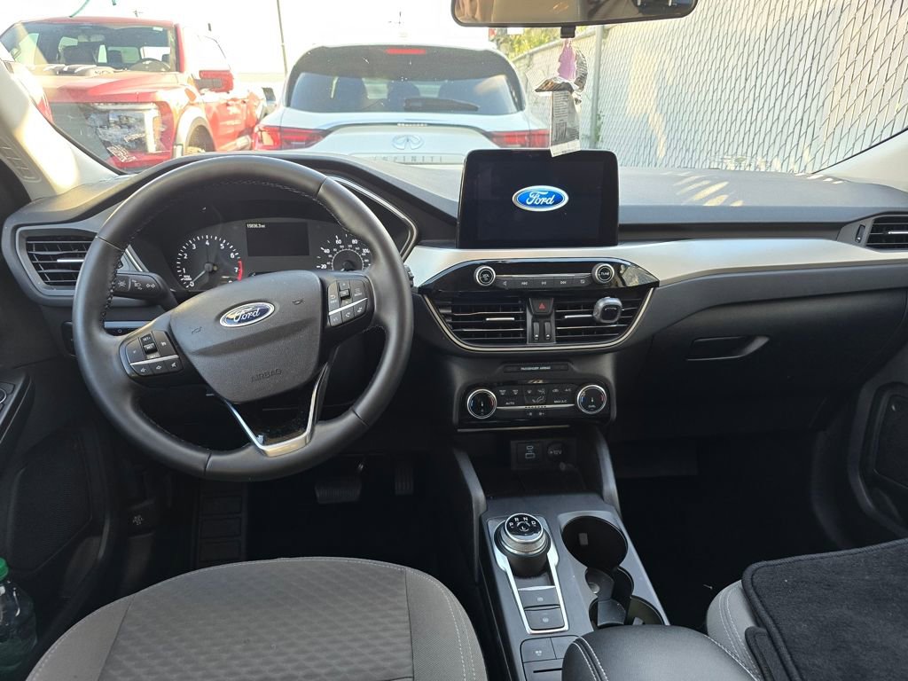 Used 2022 Ford Escape SE w/ SE Sport Appearance Package image 15