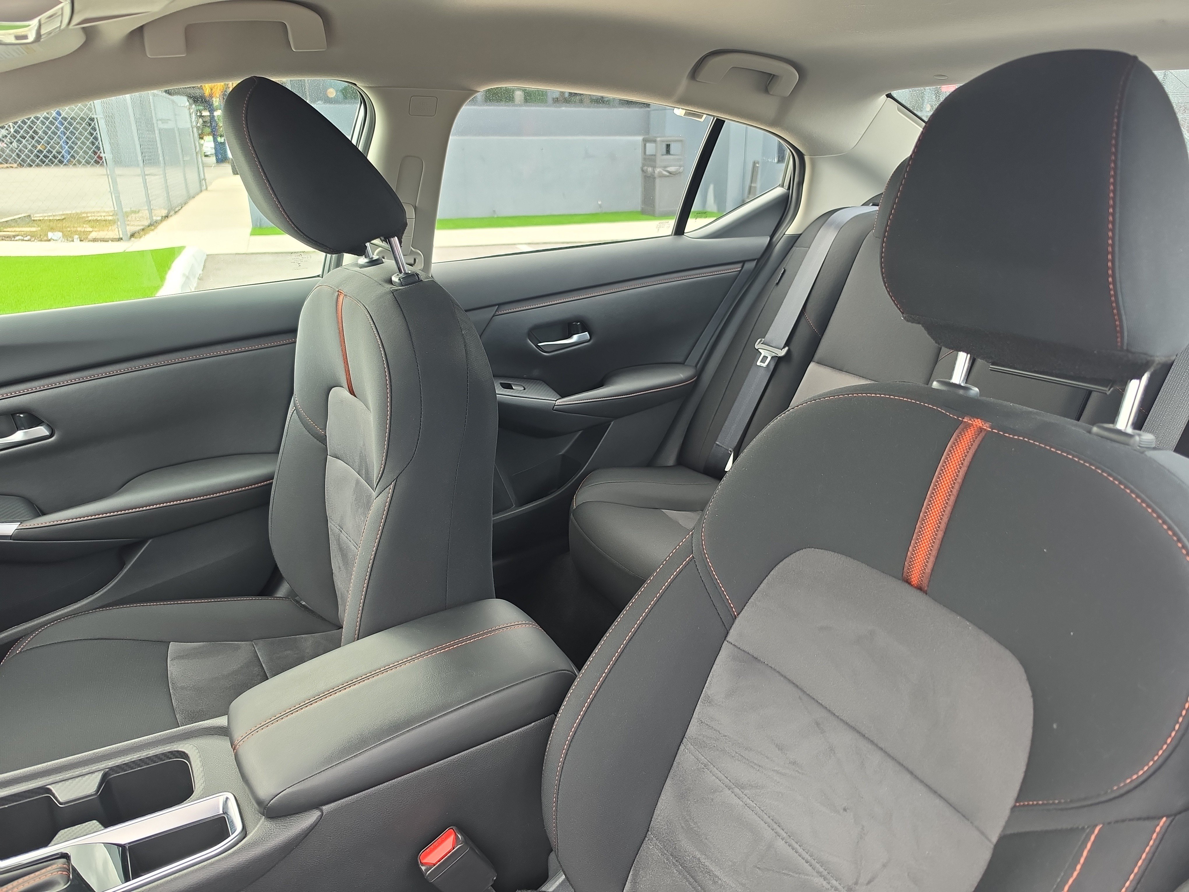Used 2025 Nissan Sentra SR FWD image 10
