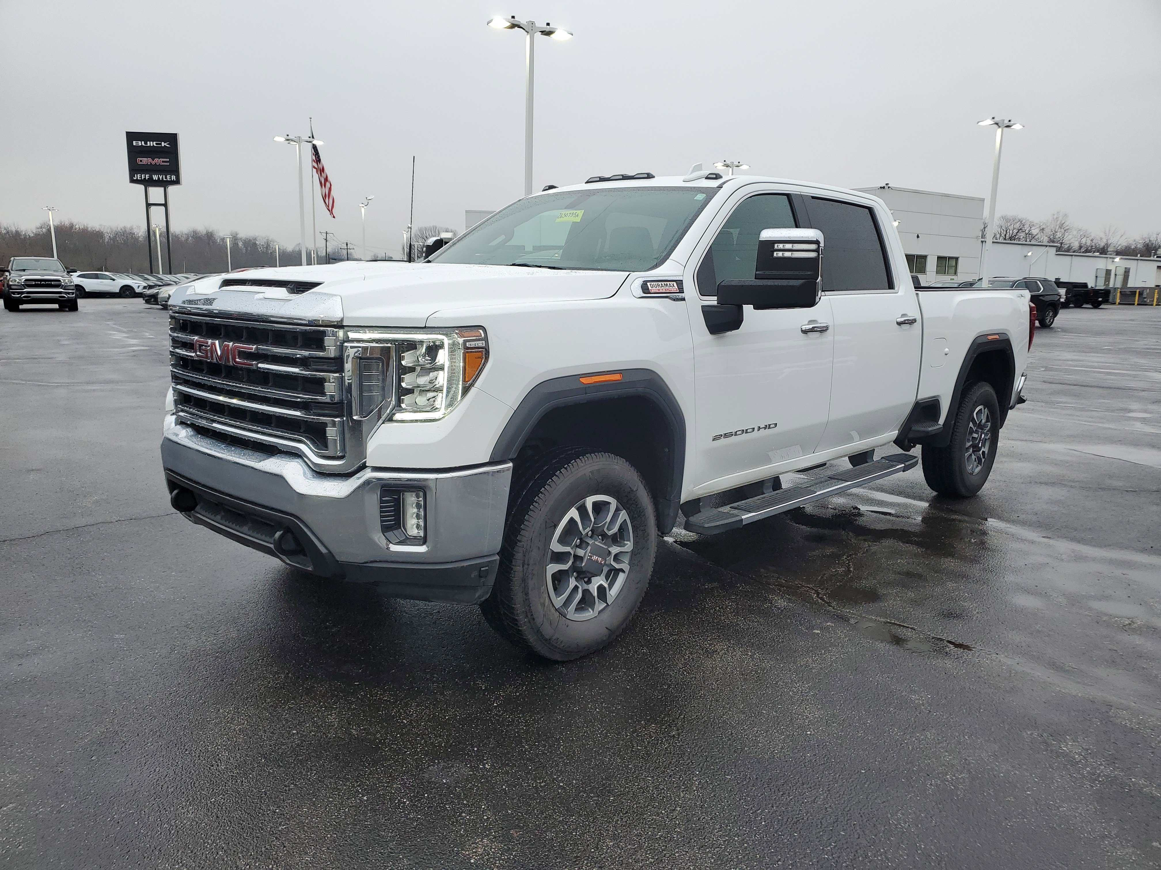 Used 2021 GMC Sierra 2500 SLT w/ SLT Convenience Package image 9