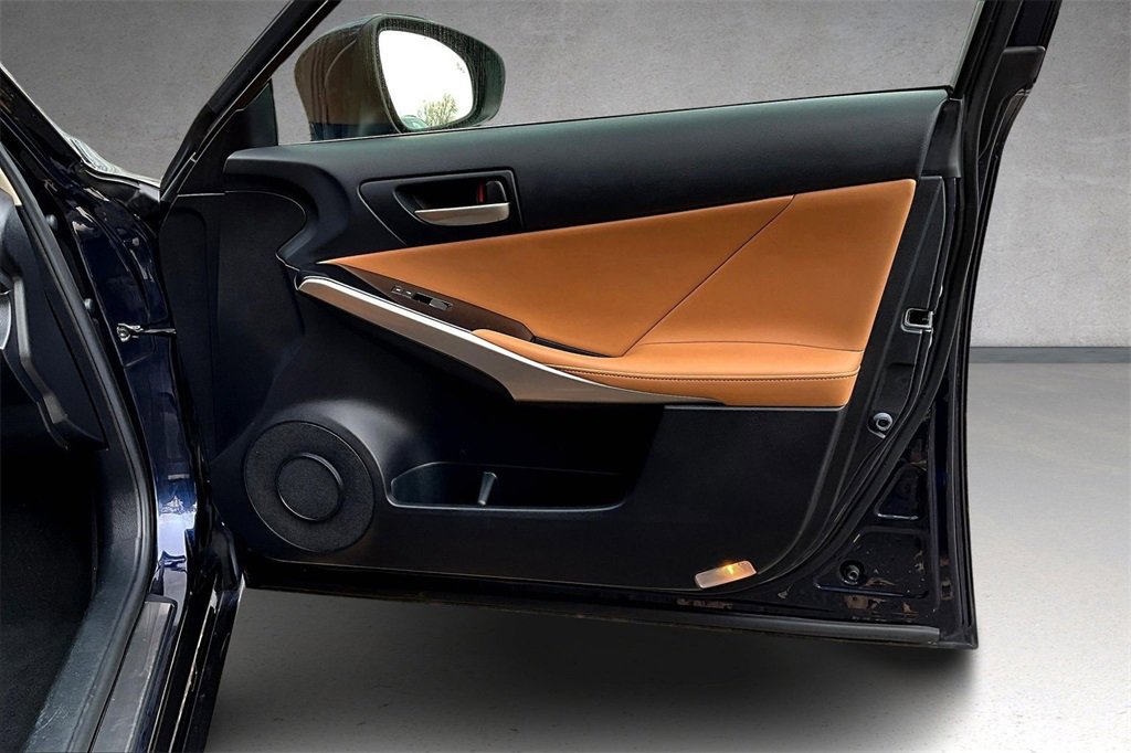 Used 2018 Lexus IS 300 AWD image 27