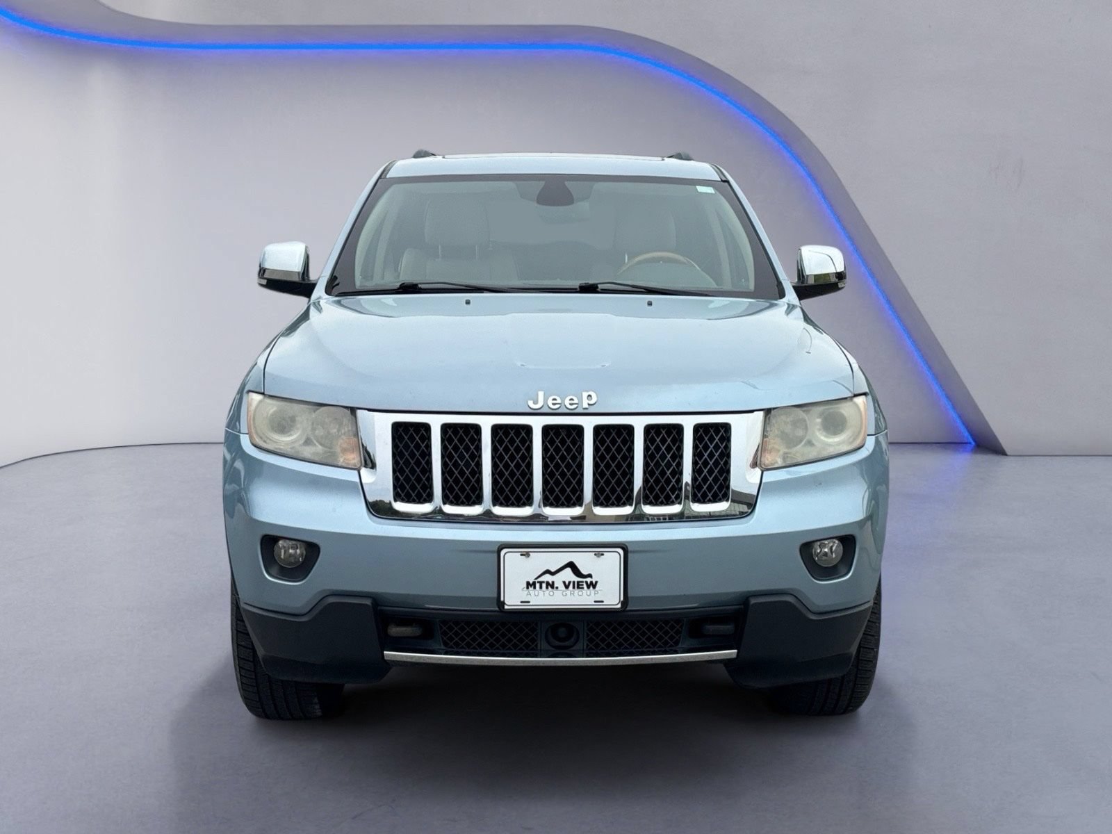 Used 2013 Jeep Grand Cherokee Overland w/ Advance Technology Group AWD/4WD image 8