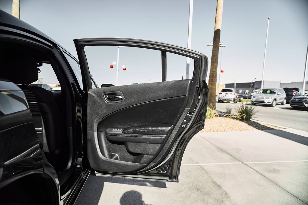 Used 2013 Dodge Charger SE RWD image 12