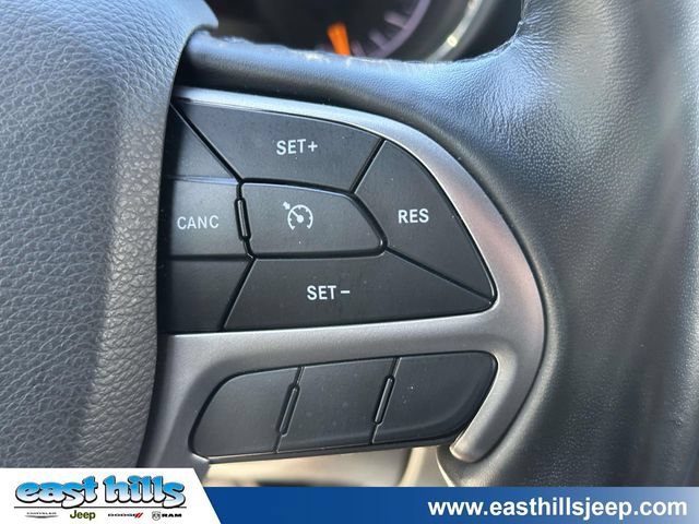 Certified 2022 Jeep Grand Cherokee Laredo X AWD/4WD image 30
