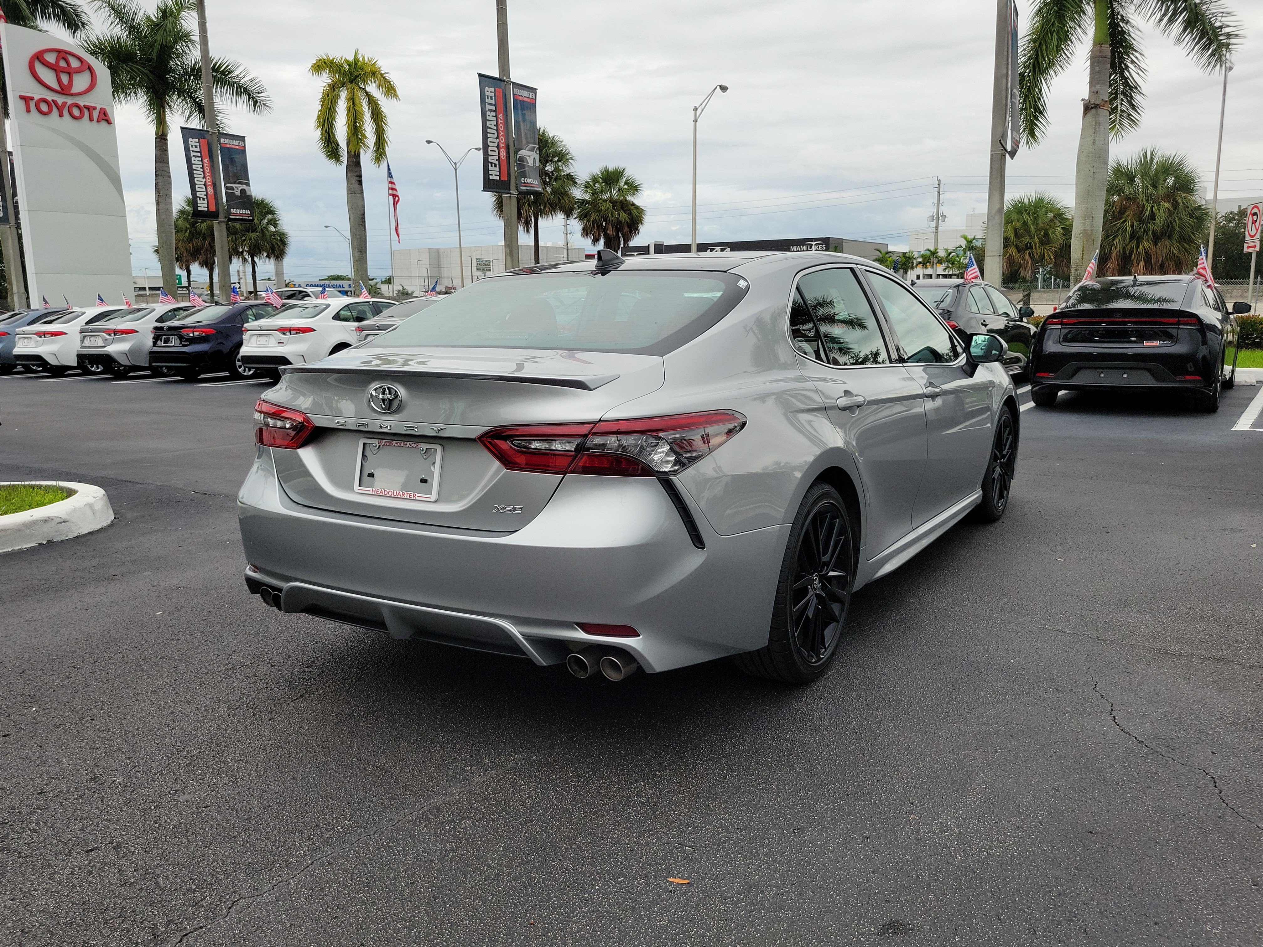 Used 2021 Toyota Camry XSE FWD image 11