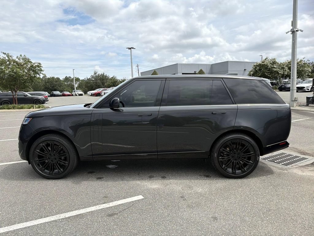 New 2026 Land Rover Range Rover Long Wheelbase SE AWD/4WD image 2