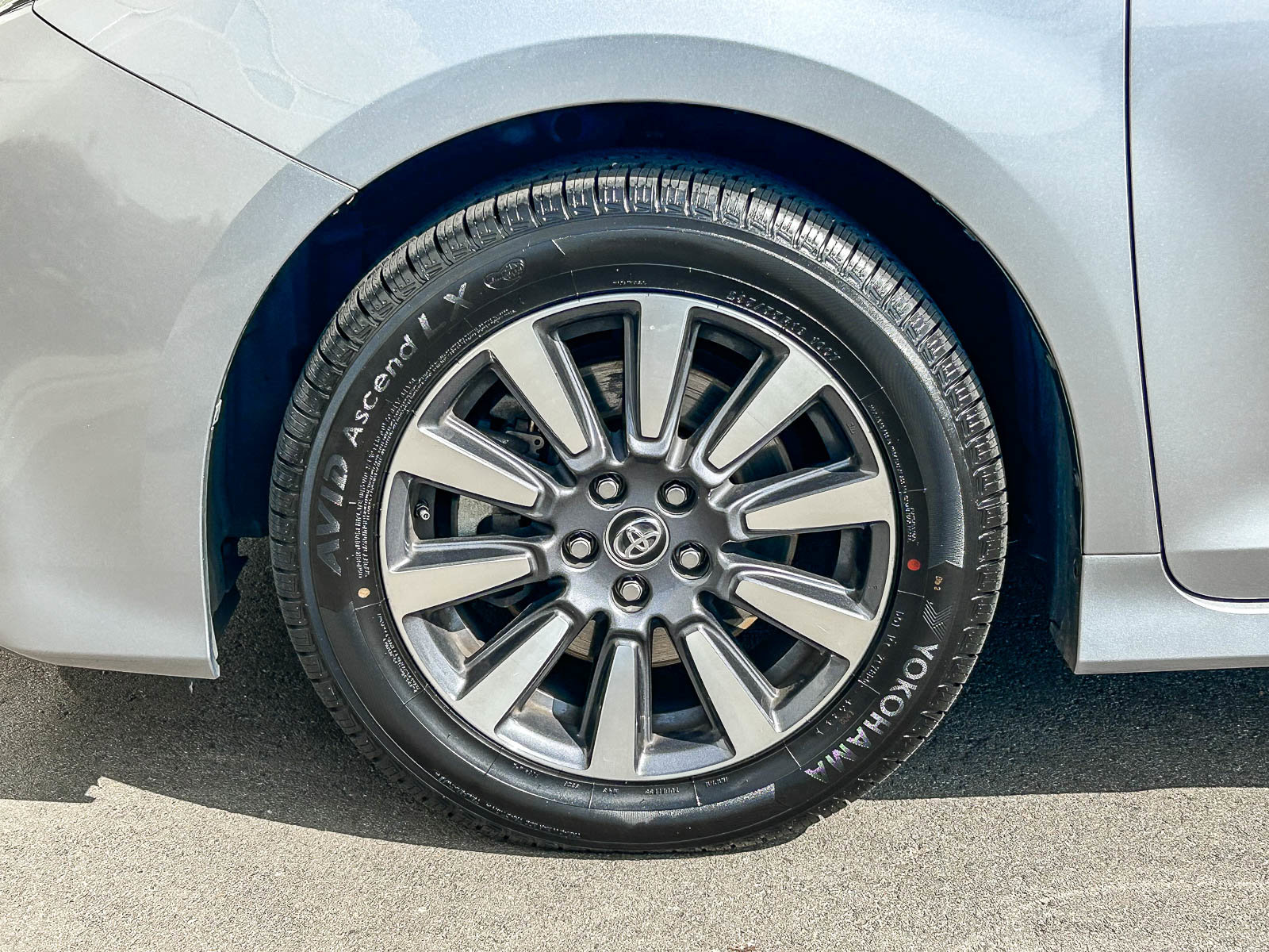 Used 2018 Toyota Sienna Limited w/ Carpet Mat Package image 10