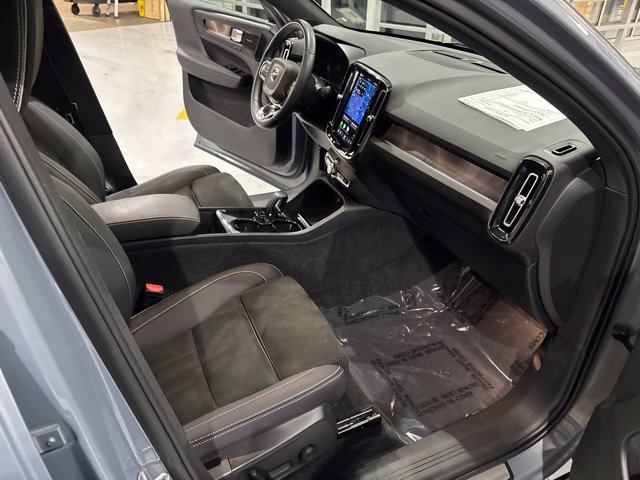 Used 2023 Volvo C40 P8 Recharge Ultimate AWD/4WD image 32