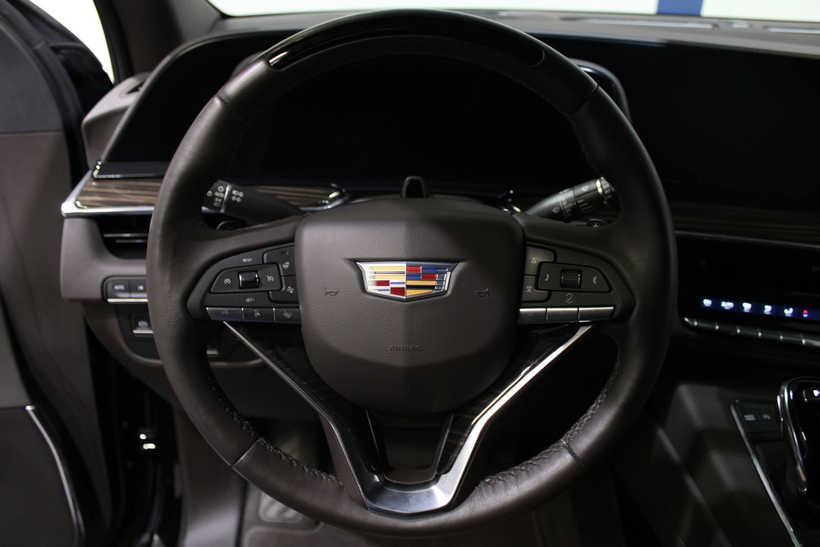 Used 2023 Cadillac Escalade ESV Premium Luxury w/ Performance Package AWD/4WD image 33