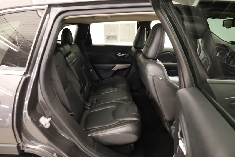 Used 2018 Jeep Cherokee Limited image 31