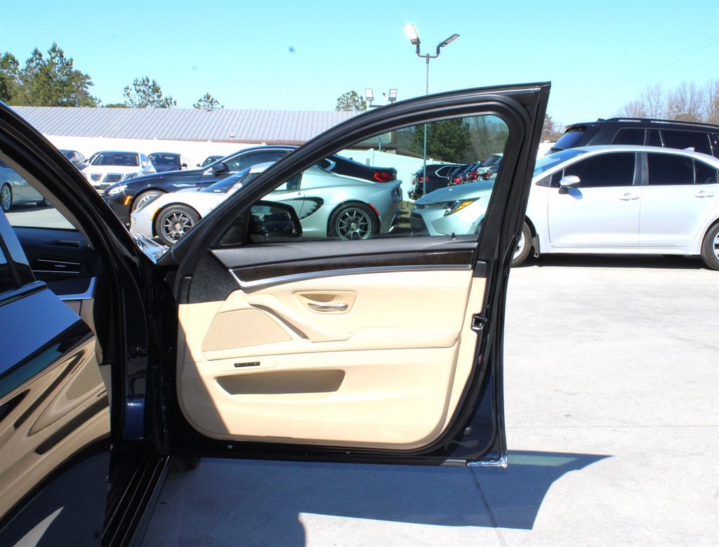 Used 2011 BMW 550i Sedan RWD image 29