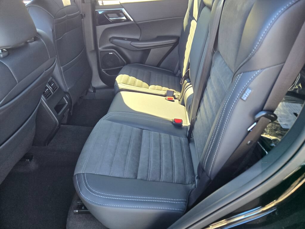 New 2026 Mitsubishi Outlander LE AWD/4WD image 13
