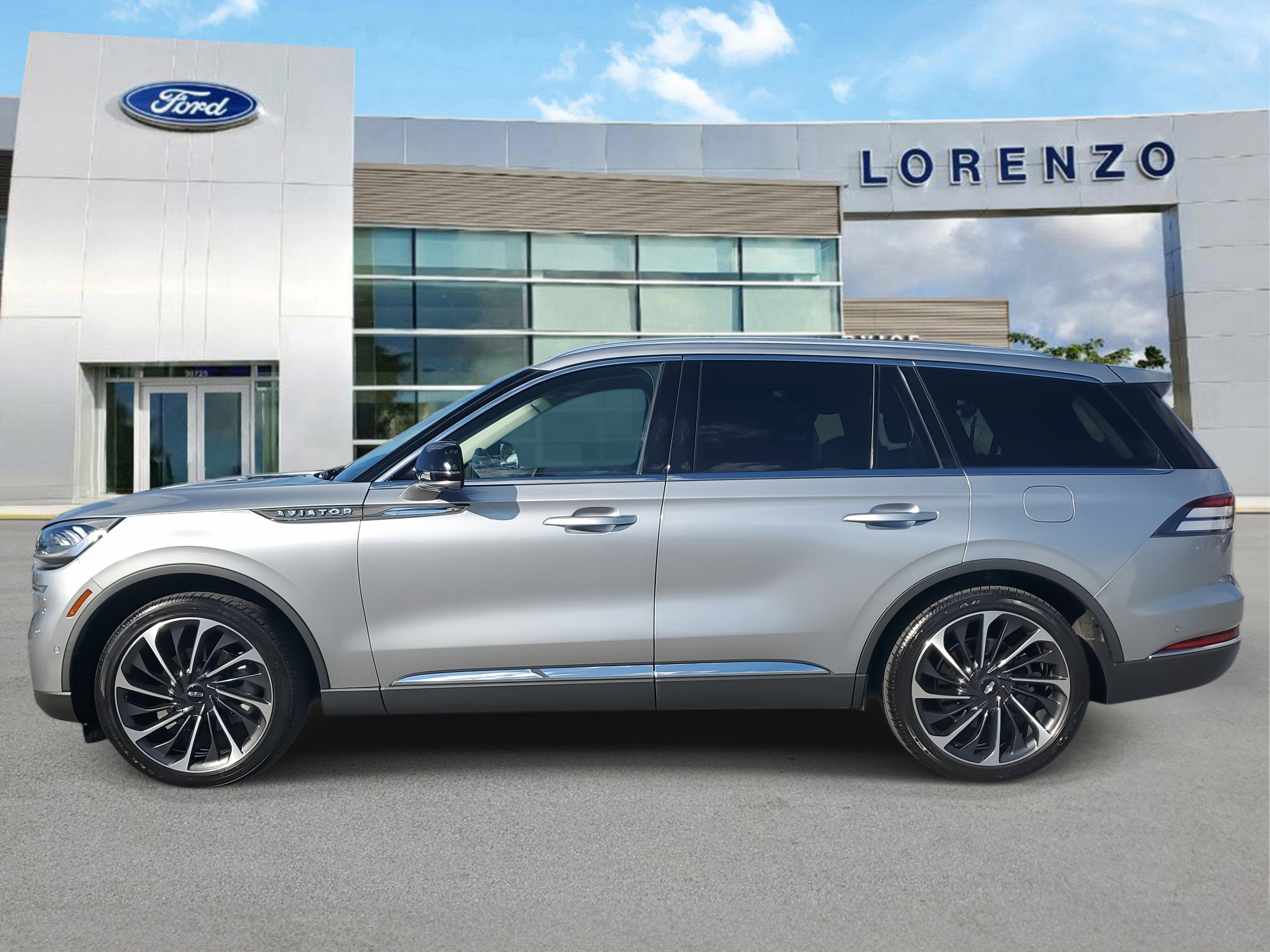 Used 2023 Lincoln Aviator Reserve w/ Equipment Group 201A image 8