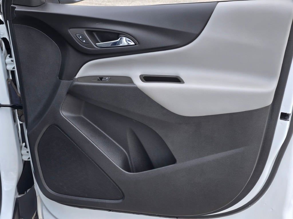 Used 2023 Chevrolet Equinox LT w/ Driver Convenience Package image 4