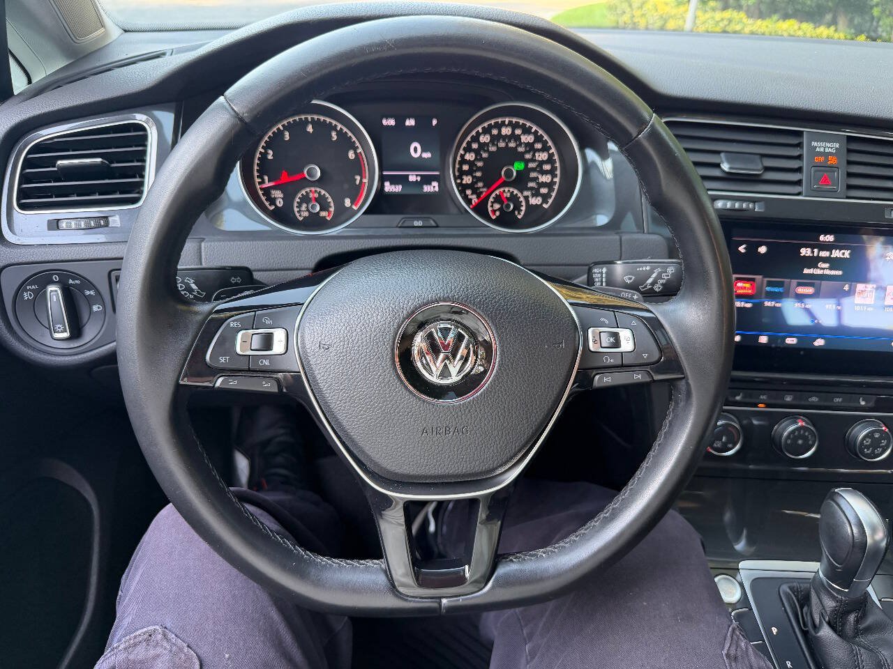 Used 2018 Volkswagen Golf SE FWD image 29
