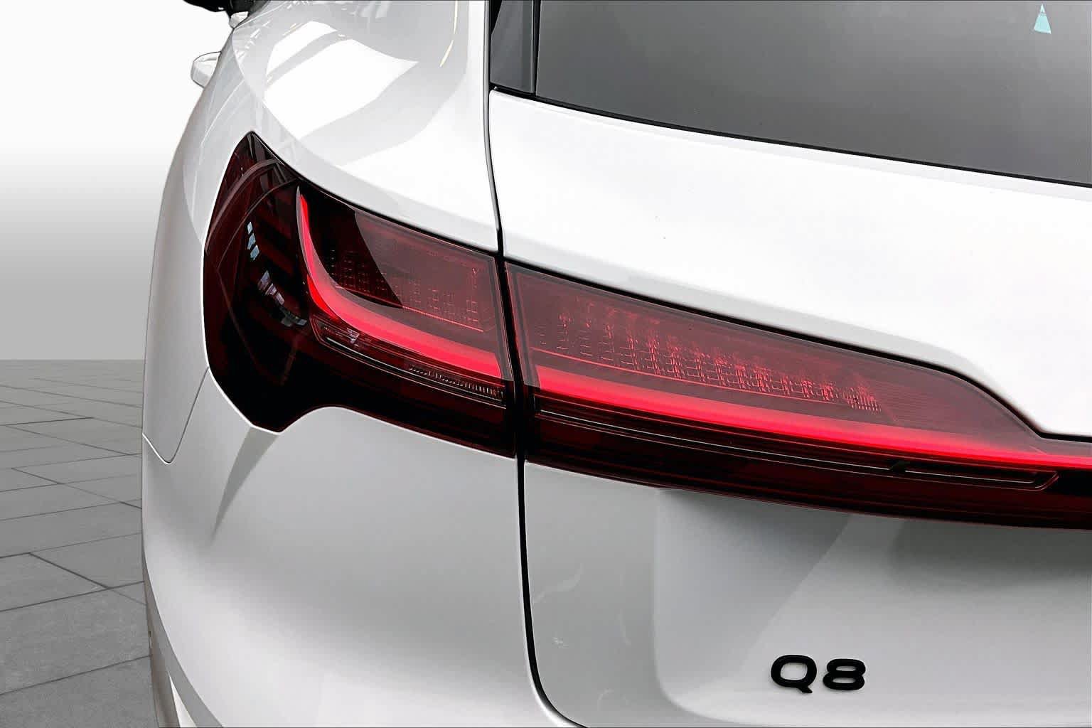 Used 2024 Audi Q8 e-tron Premium Plus w/ Premium Plus Package AWD/4WD image 25